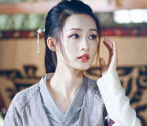 娱乐吃瓜李沁是谁啊,娱乐圈的清新小花，吃瓜群众心中的甜蜜女神