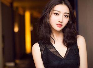 娱乐圈吃瓜背景图女主,揭秘“吃瓜女神”背后的故事